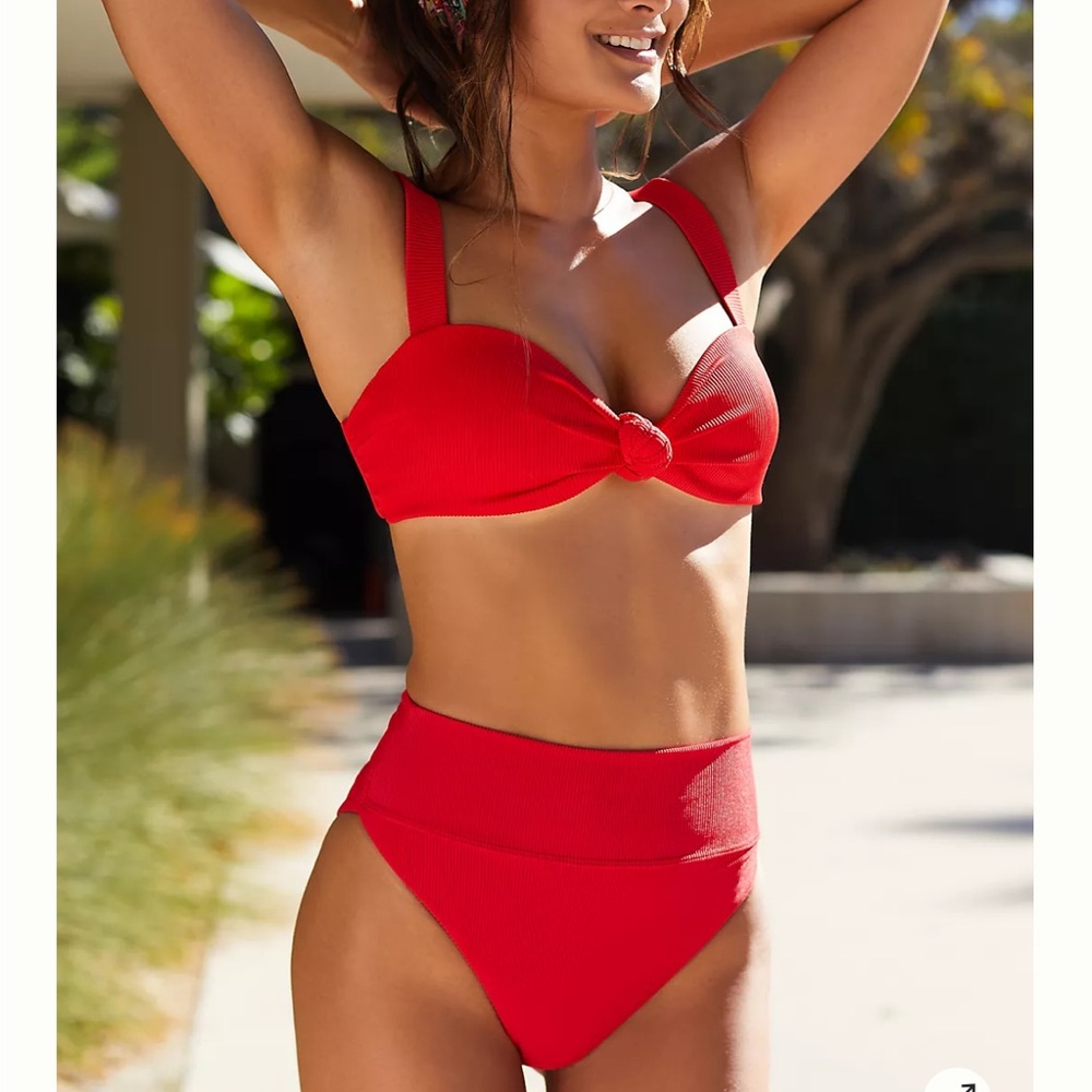 Beach Riot Highway Ribbed
Bikini Bottoms holiday red new with tags